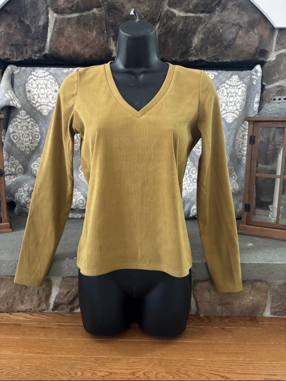 Women’s Evolution Mustard V-Neck Ribbed Long-Sleeve Top size Small